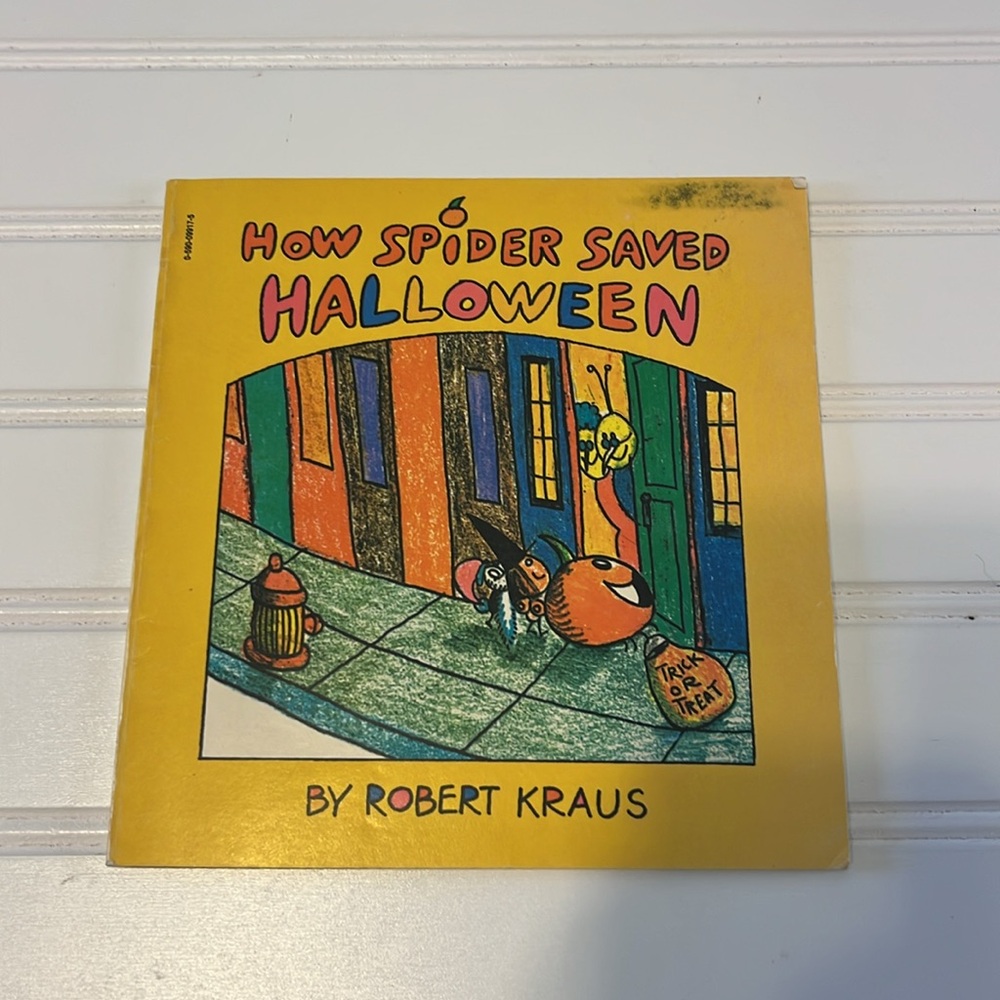 How Spider Saved Halloween Book paperback copyrighted 1973 by Robert Kraus